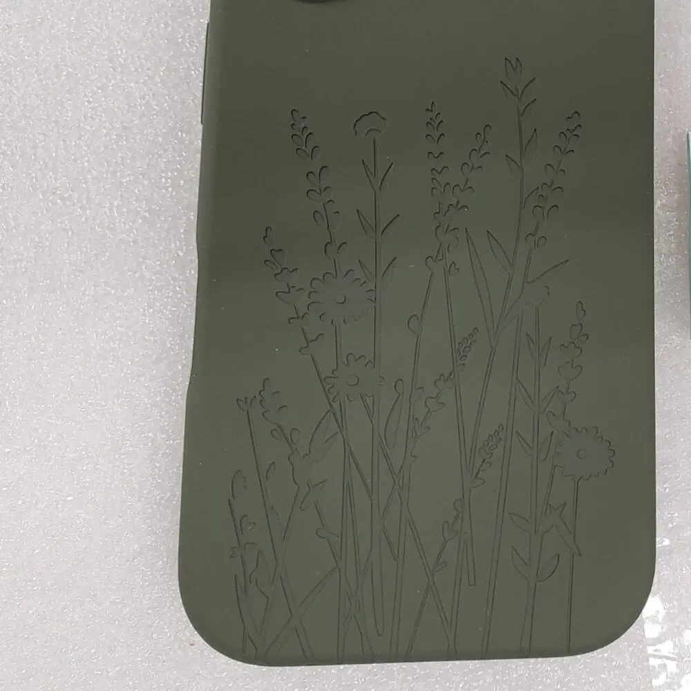 Floral Engraved Slim Protective Case for iPhone 16 Olive / Forest Green